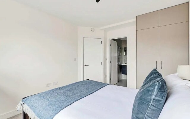 Sunny 2-bed Gem in Chiswick