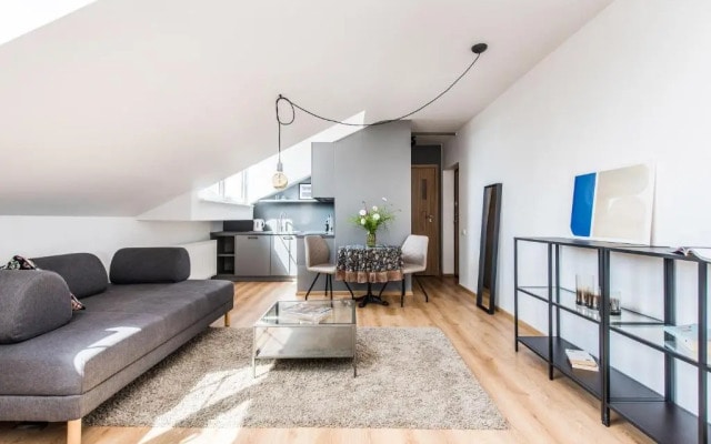 Bright&Stylish, Self Check-in, Centrally Located, by Cohost