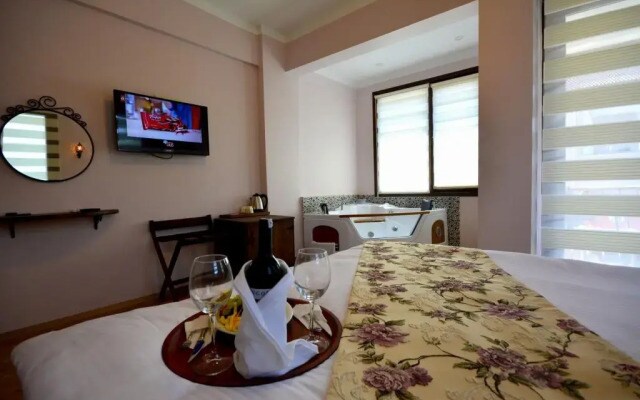 White Mansion Hotel