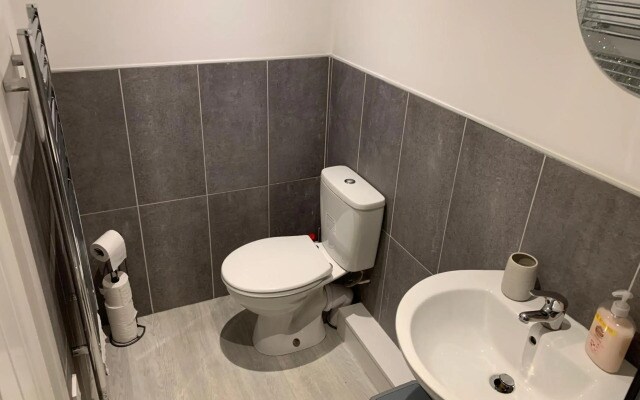 Modern Serviced Apartment - Near City Centre
