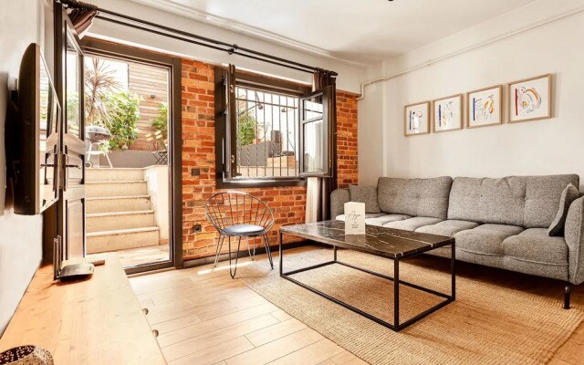 Olympia Flats by Oval