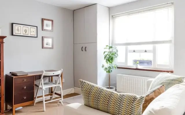 Elegant 2 Br Apartment in W/Garden, Fits 6