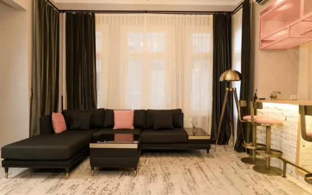 Flat With Turkish Hammam and Bar in Beyoglu