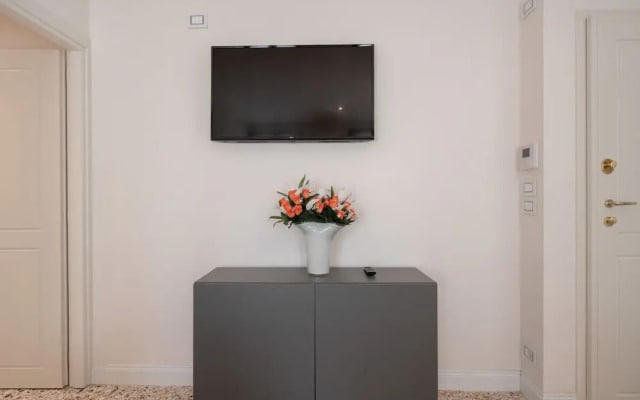 Ve.N.I.Ce Cera Remer Suite