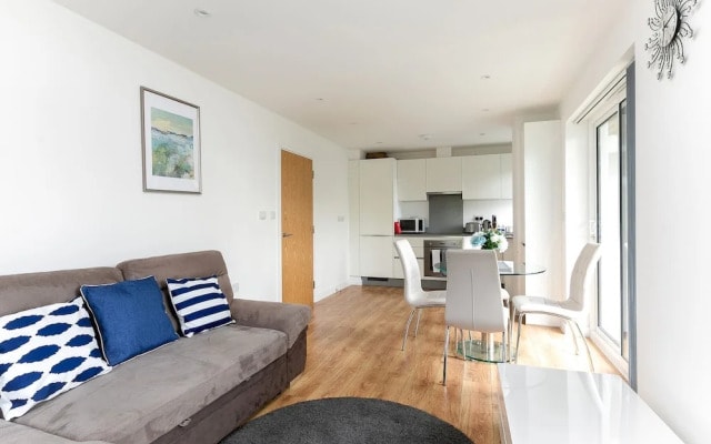 Skyvillion - Tower Point Enfield 1bed Wbalcony