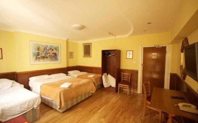 Camelot House Hotel