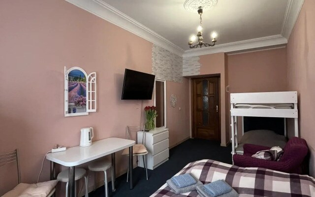 Меблированная комната Family House (Фэмили Хаус) на проспекте Независимости