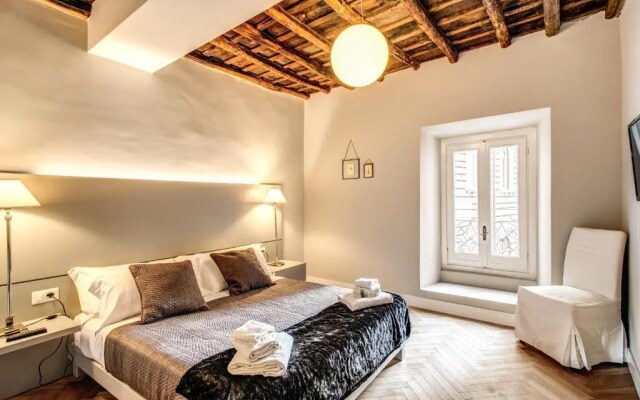 Trevi Fountain Superior 3 bdr apartment