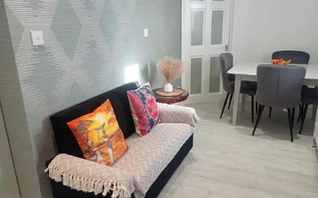 Apartment - Sleeps 4 - Parking - Wifi