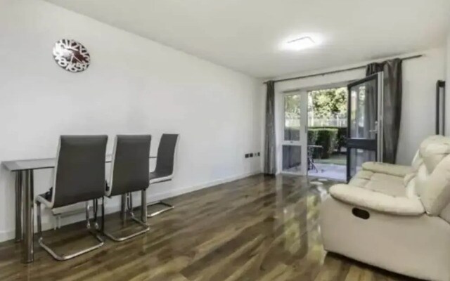 Cosy Feltham Apartment With 2 Bedrooms