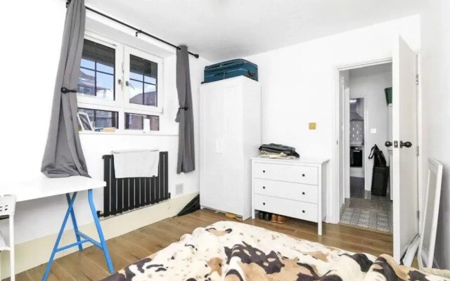 Spacious 4 Bedroom Apartment in Bethnal Green