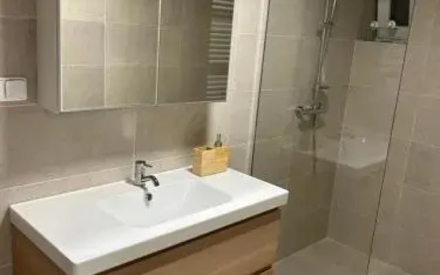 Red Travel Apartment