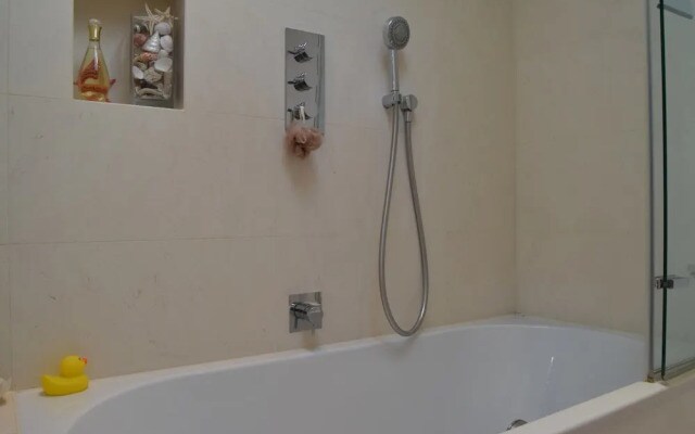 2 Bedroom House in Chelsea