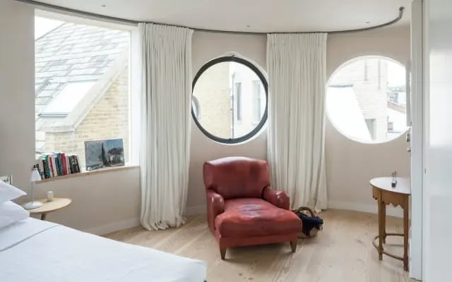 Blythe Road by Onefinestay