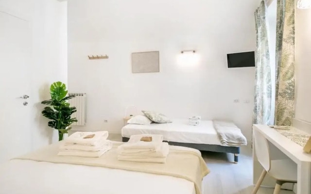 White Candia Guesthouse