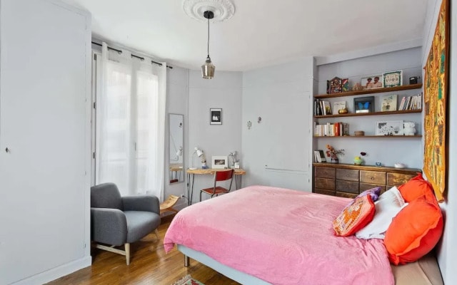 Spacious and Bright Duplex Located in the 19th