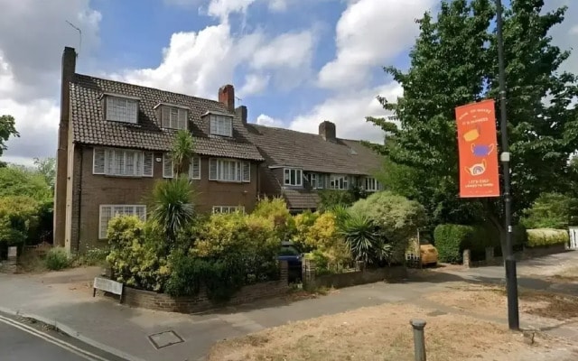 Spacious Apartment in Thornton Road L