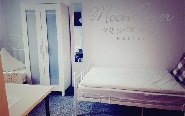 MoonRiver Inn