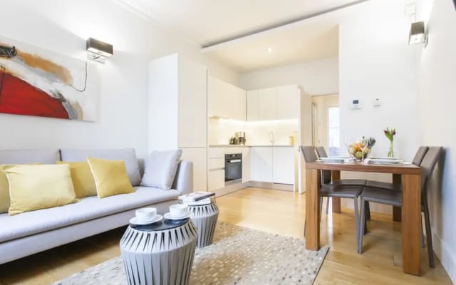 Royal Residence Charming 2 Bedroom - Talbot 3b
