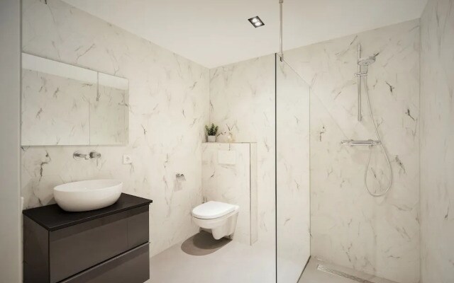 Damrak Short Stay Amsterdam
