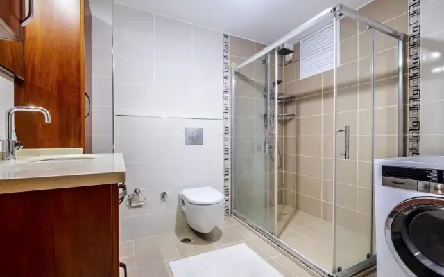 Flat with Sea View near Uskudar Ferry Station