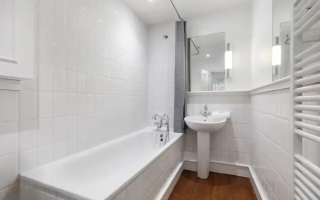Regency Residences - Fitzrovia - by Frankie Says