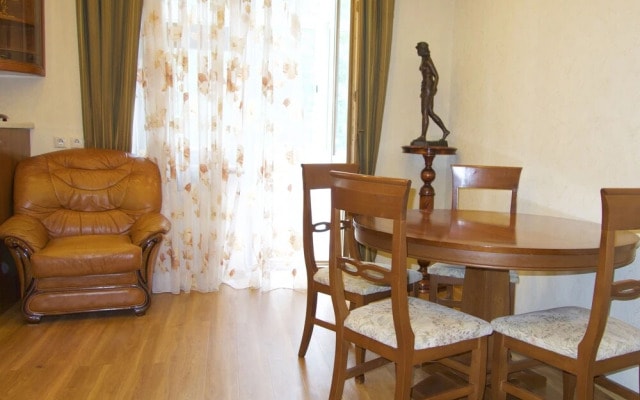 LUXKV Apartment on Panfilovskiy 3