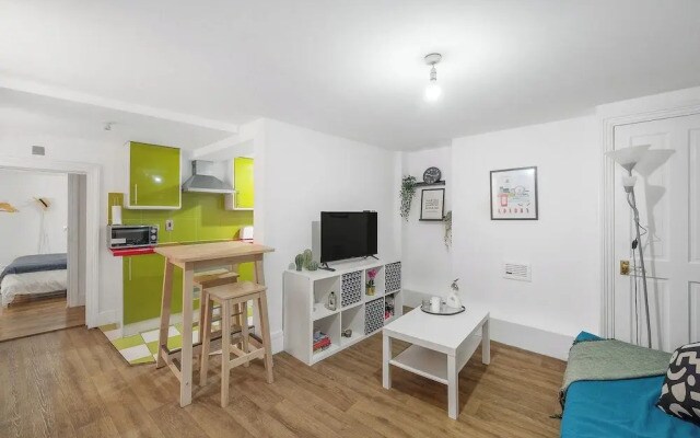 Apartment Sleeps 6 With Ensuite Baths
