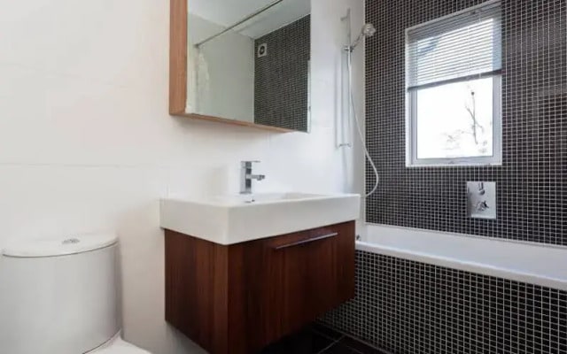 Veeve  House with Garden Meadvale Road Ealing
