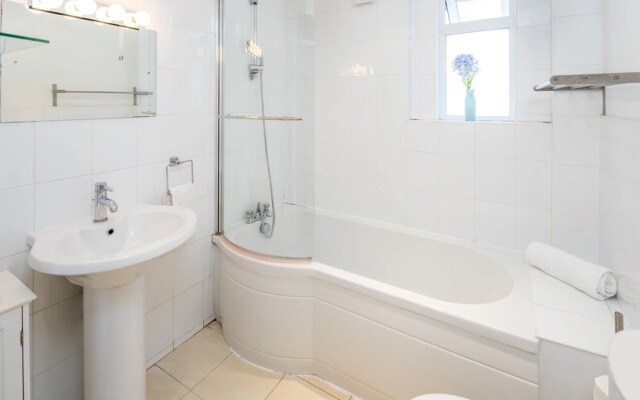 JOIVY Charming 1 Bed Flat, Sleeps 4