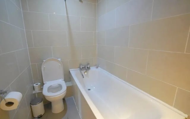 Cosy 2-bed 2 Bathroom Apartment in London