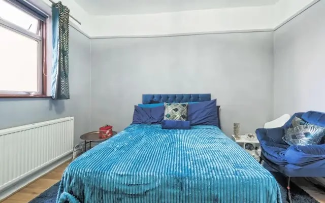 Stunning Riverside 1-bed Apartment in North London