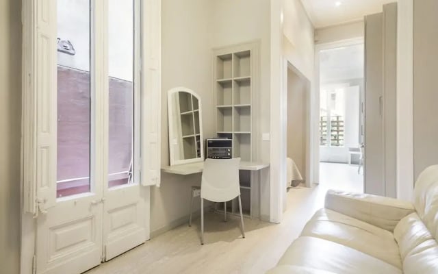 Urquinaona Apartment