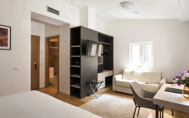 At 41 Luxury Suites & Rooms