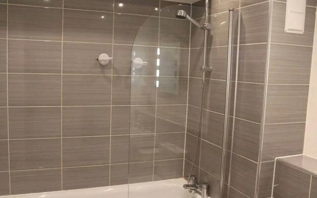 Zone 1 Hoxton 2 Bedroom Flat