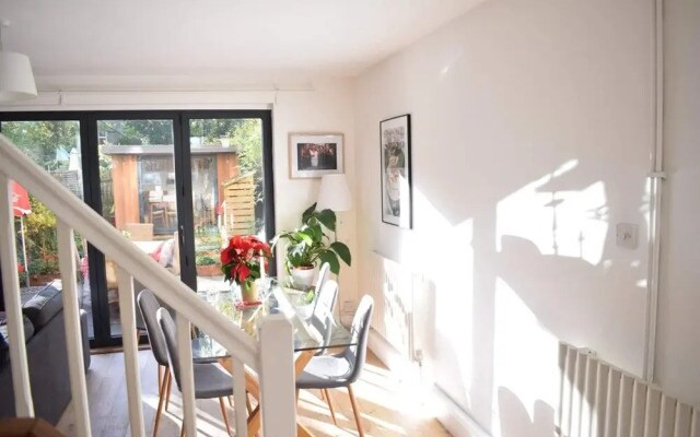 3 Bedroom House With Garden in Brixton
