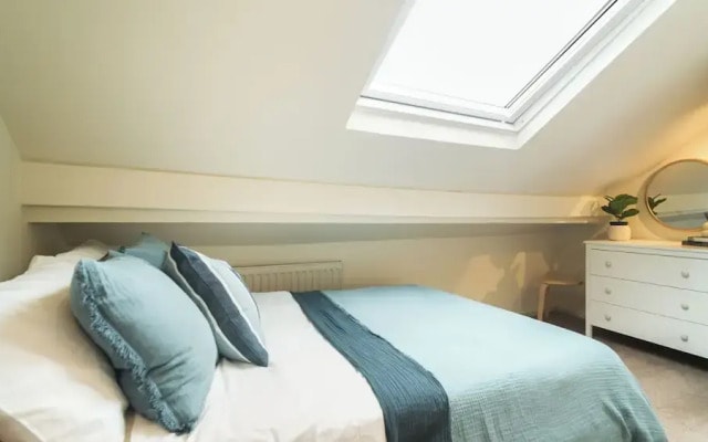 Crookes Gem with Garden & Alpacas Nearby