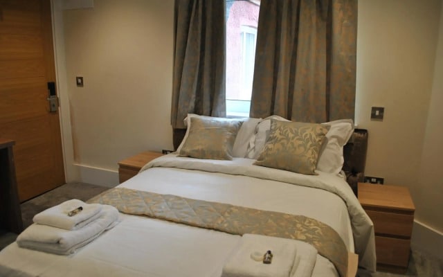 Real Dreams Hotel