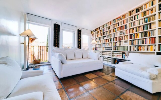 Luxury Art Apt With Terrace in Trastevere, Serviced by Hostmaker