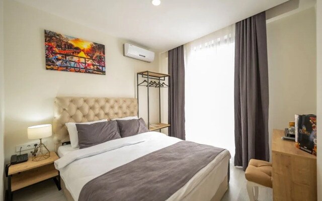 Glori̇a Ai̇rport Hotel
