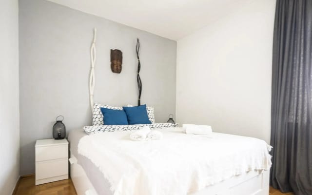 oompH Warsaw Central 3-bedroom Flat