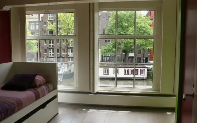 Canal Home