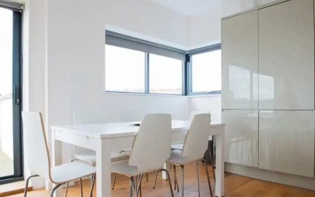 Modern 2 Bedroom Clapham Apartment With Large Terrace