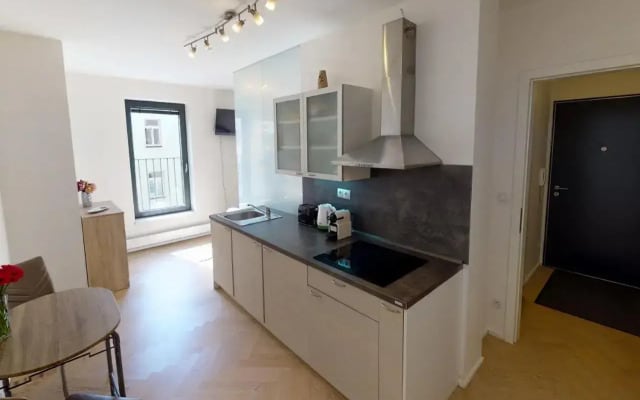 ONSITE Free Garage Parking, 10min Centre by Bus