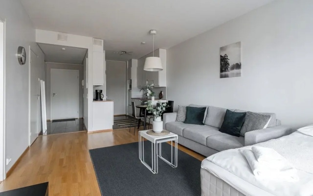 Modern 1BR Apt with Sauna, Balcony & Free Parking