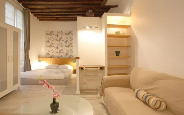 Apartments Paris Centre - At Home Hotel