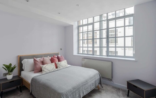 The Eyre Suite Two - Farringdon - by Frankie
