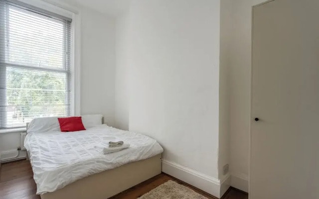 London Oasis - Modern 3 Bedroom Apartment