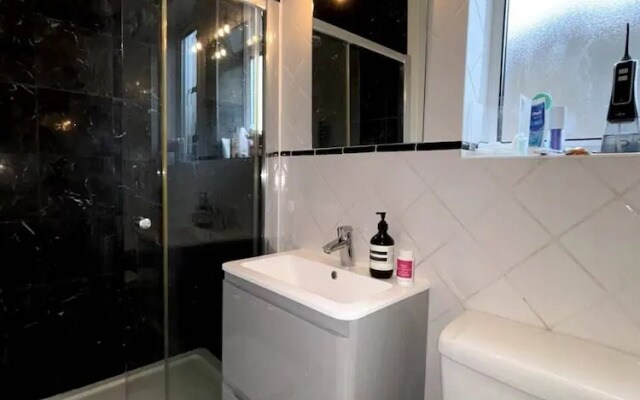 Charming 3BD Flat by the River Thames - Fulham!