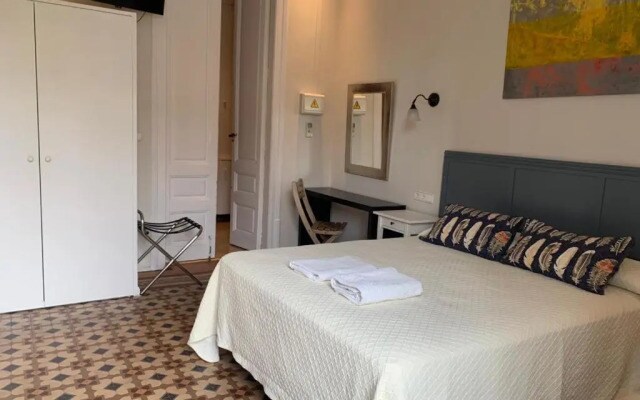 Casa Consell Gran Via Guest House
